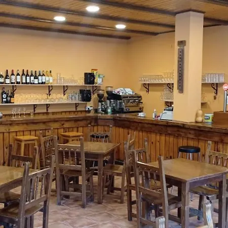 Maison d'hôtes Hostal Restaurante Braseria Muela De San Juan Griegos