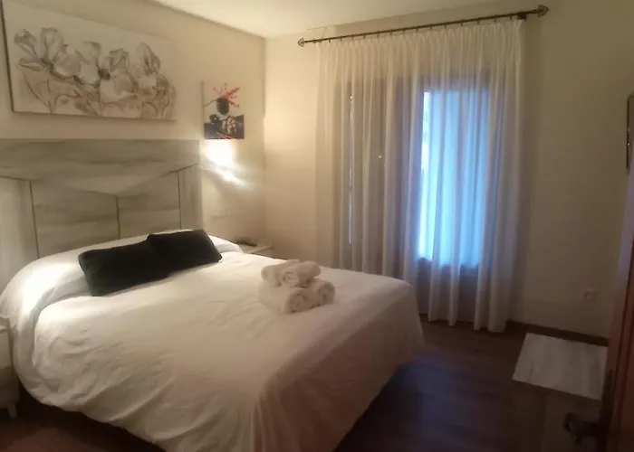 Konukevi Hostal Restaurante Braseria Muela De San Juan